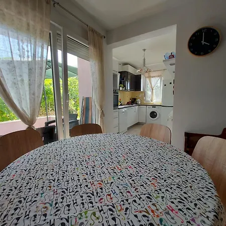 Ciprijan Apartment *